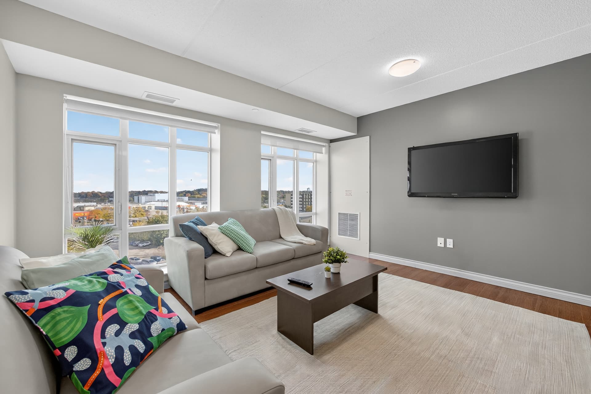 Suite living area with seating